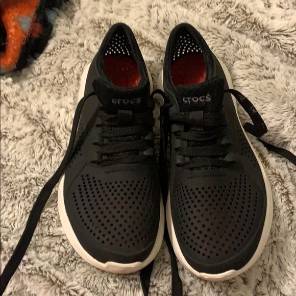 croc tennis shoes for women